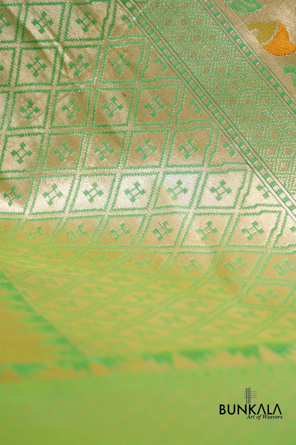Green Double Shaded Floral Jaal Meenakari Handloom Banarasi Pure Katan Silk Dupatta
