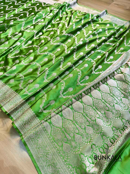 Green Jaal Sona Zari Weaved Banarasi Mashru Silk Saree