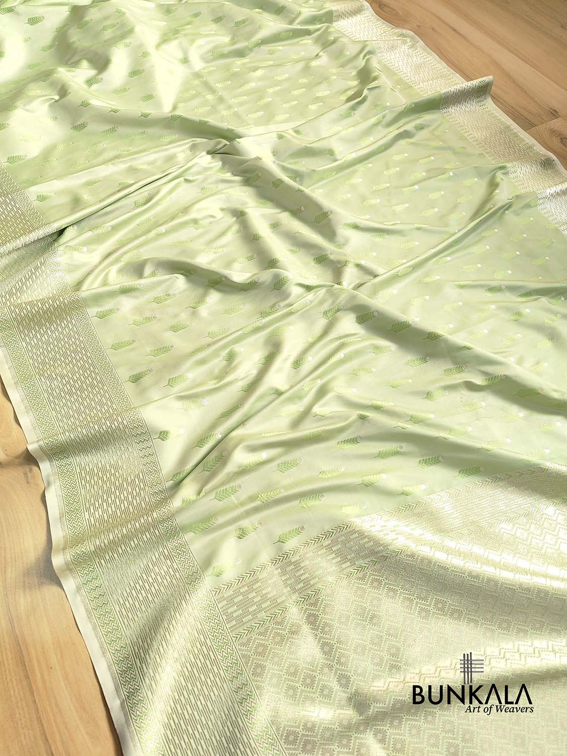 Pista Green Mashru Silk Jamewar Leaf Buti Design Weaved Banarasi Saree