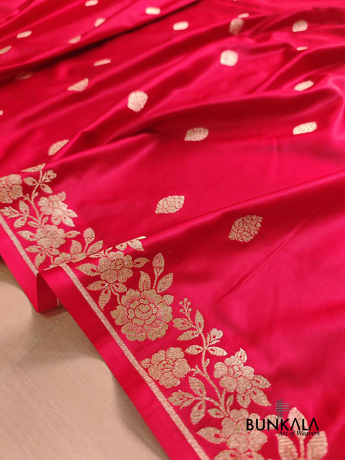 Red Buti Weaved Banarasi Mashru Silk Floral Border Saree