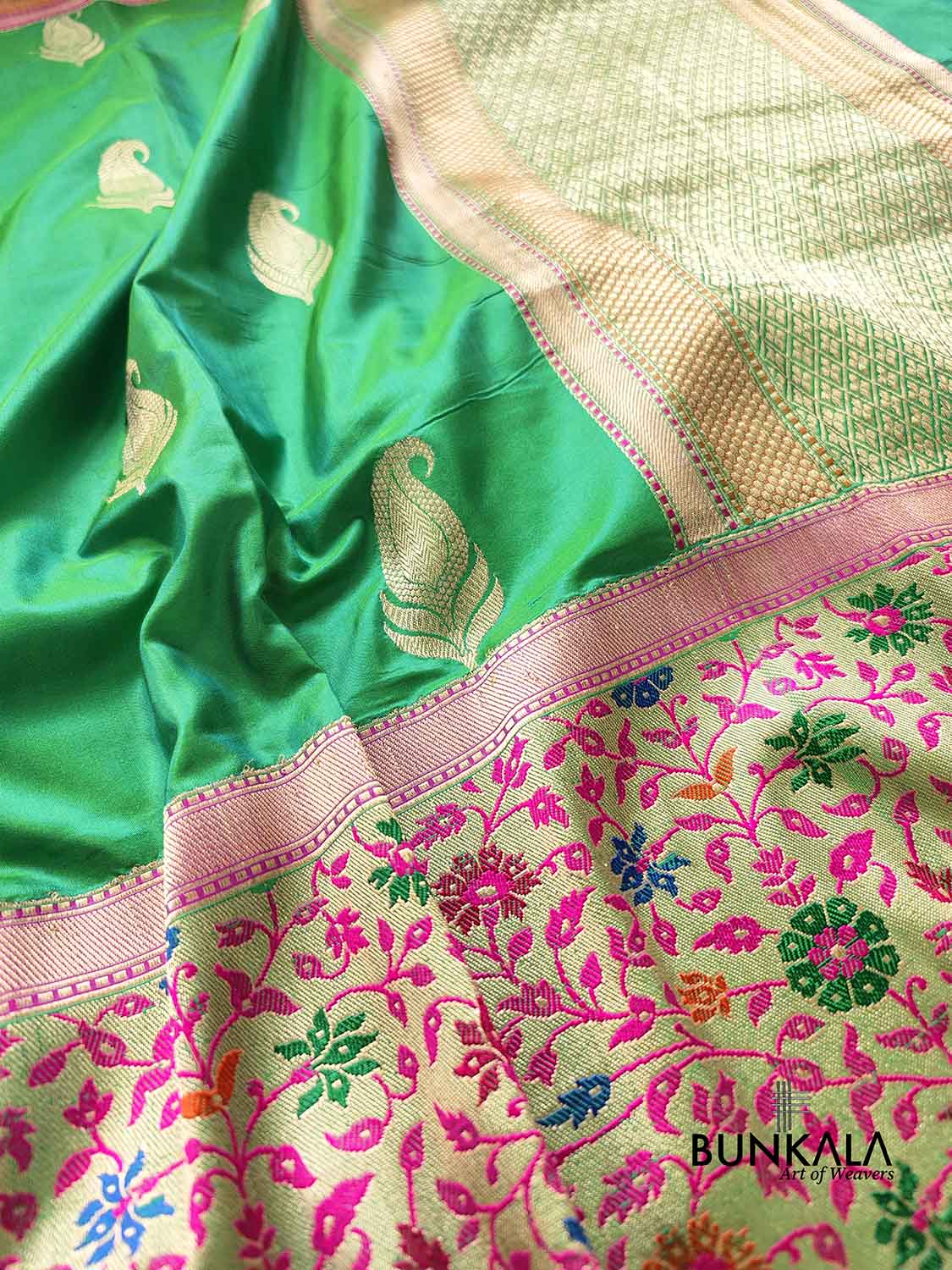 Green Two Tone Color Pure Katan Silk Allover Paisley Buti Double Tana Banarasi Saree with Kadwa Handweaved Big Meenakari Border