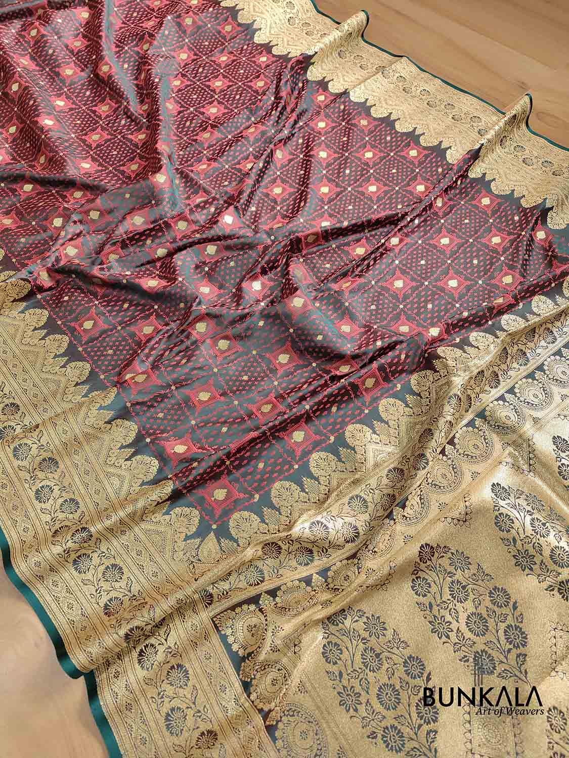 Green and Red Two Tone Jamewar Weaved Soft Mashru Silk Checks Design Banarasi Saree