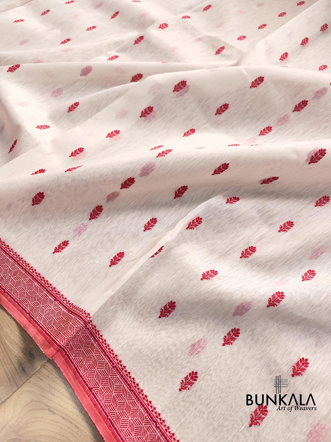 White and Red Pure Linen Silk Resham Kadwa Handweaved Allover Small Buti Banarasi Saree