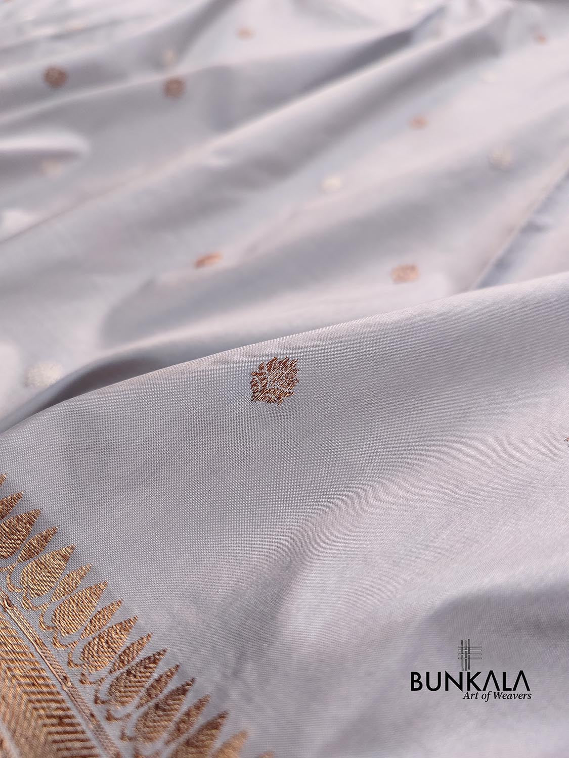 Pastel Grey Buti Kadwa Handweaved Banarasi Pure Katan Silk Saree