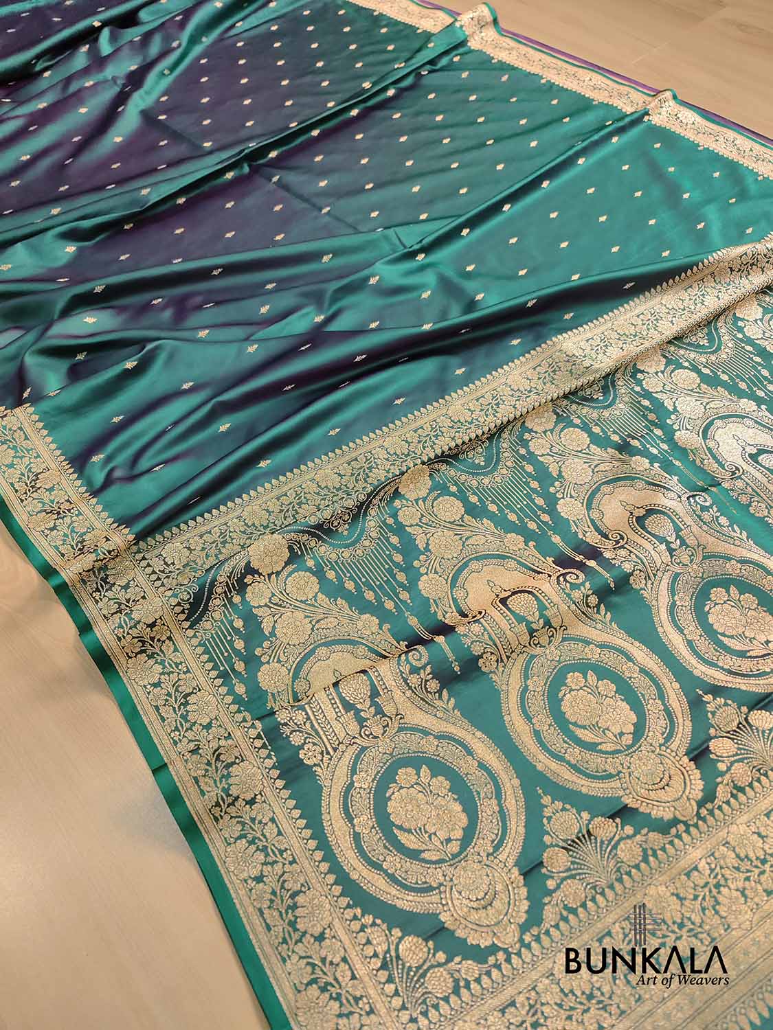 Double Shed Green Small Buti Weaved Banarasi Mashru Silk Floral Border Saree