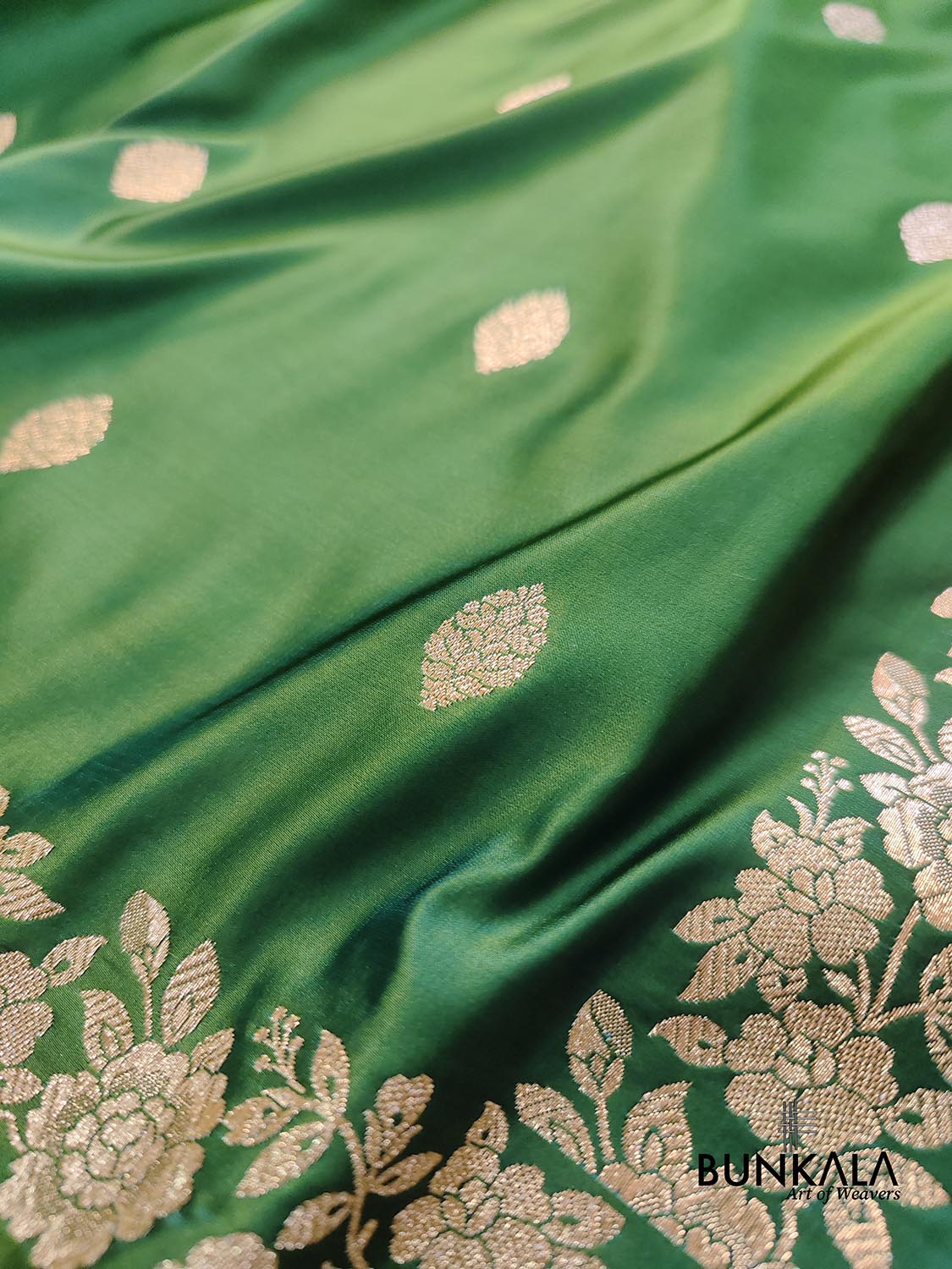 Mehendi Green Buti Weaved Banarasi Mashru Silk Floral Border Saree