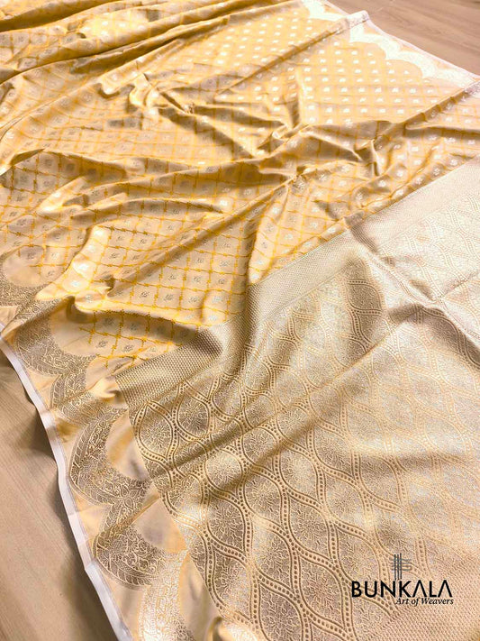 Pastel Yellow Scalloped Border Jamewar Weaved Buti Jaal Banarasi Mashru Silk Saree
