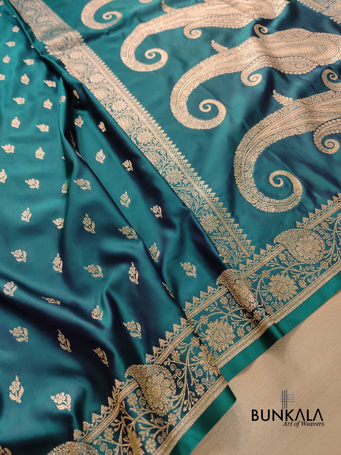 Green Dual Tone Floral Buti Weaved Banarasi Mashru Silk Floral Border Saree