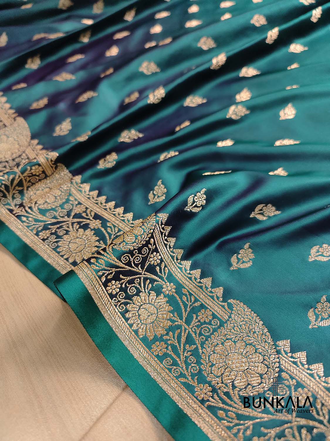 Green Dual Tone Floral Buti Weaved Banarasi Mashru Silk Floral Border Saree