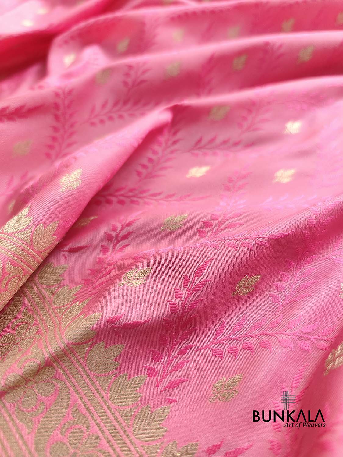 Light Pink Mashru Silk Leaf Design Jamewar Weaved Allover Small Buti Banarasi Saree