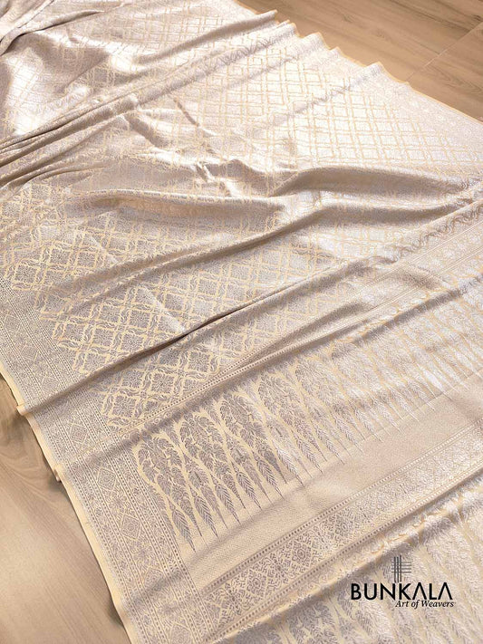 Off White Brocade Silver Zari Weaved Banarasi Mashru Silk Saree