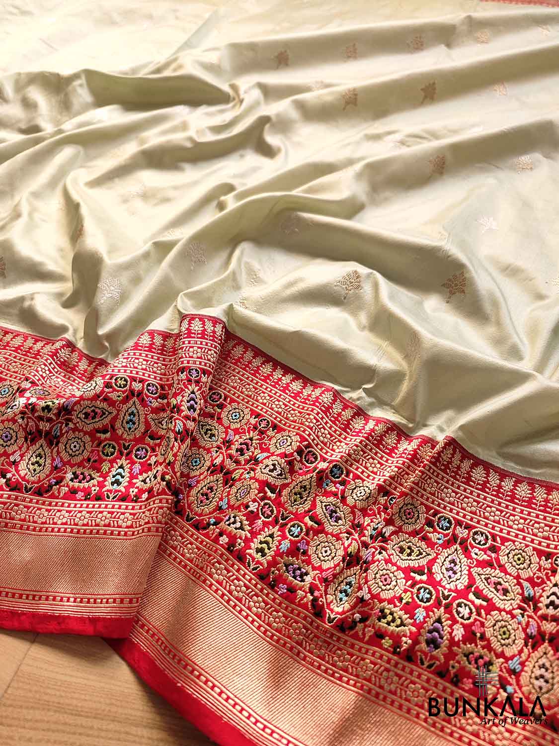 Classic Pastel Green Pure Katan Silk Handloom Allover Sona Rupa Buti Banarasi Saree with Contrast Meenakari Red Border