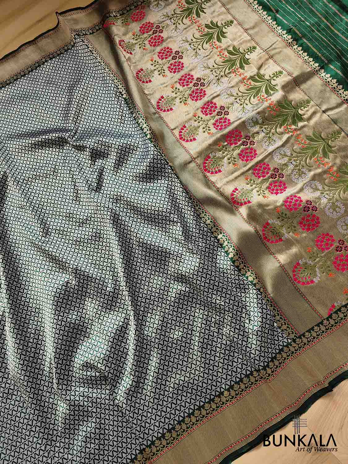 Exquisite Bottle Green Pure Katan Silk Handloom Sona Rupa Banarasi Saree with Meenakari Pallu