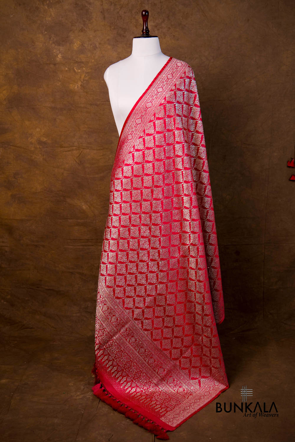 Raspberry Pink Daimond Jaal Brocade Weaved Banarasi Mashru Silk Dupatta