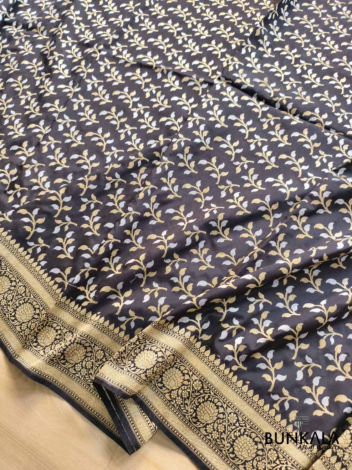Black Leaf Pattern Sona Rupa Weaved Banarasi Silk Saree