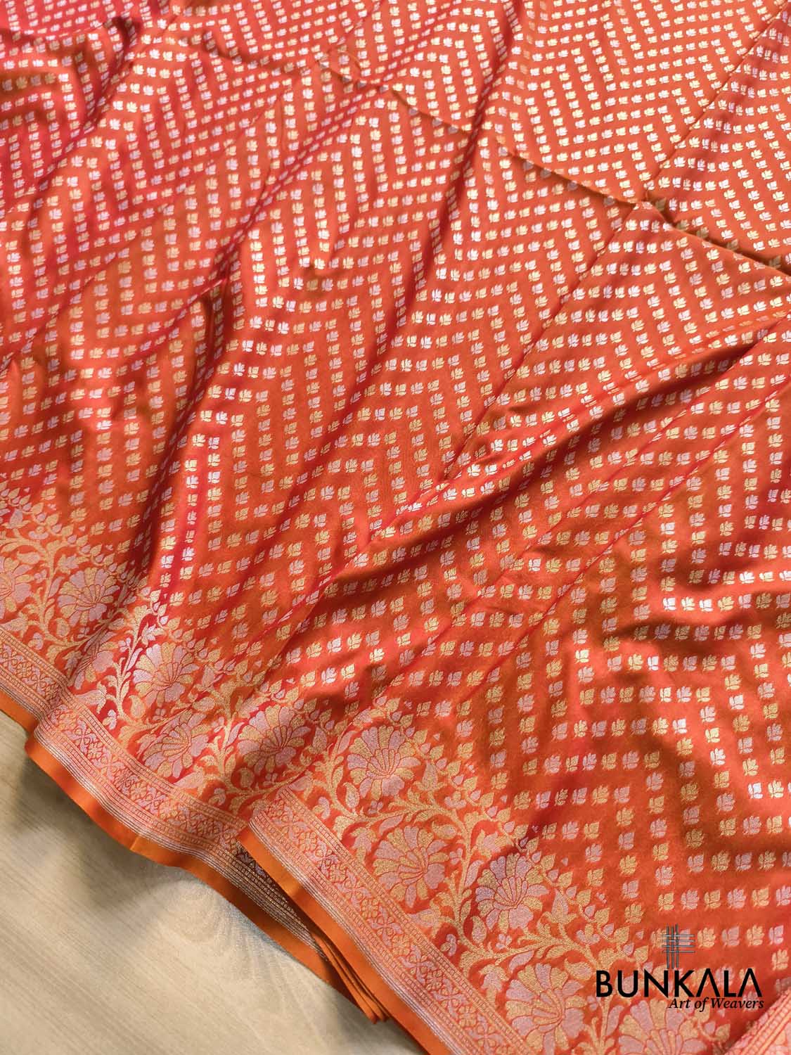 Vibrant Pink & Orange Shaded Floral Border Sona Rupa Buti Weaved Banarasi Silk Saree