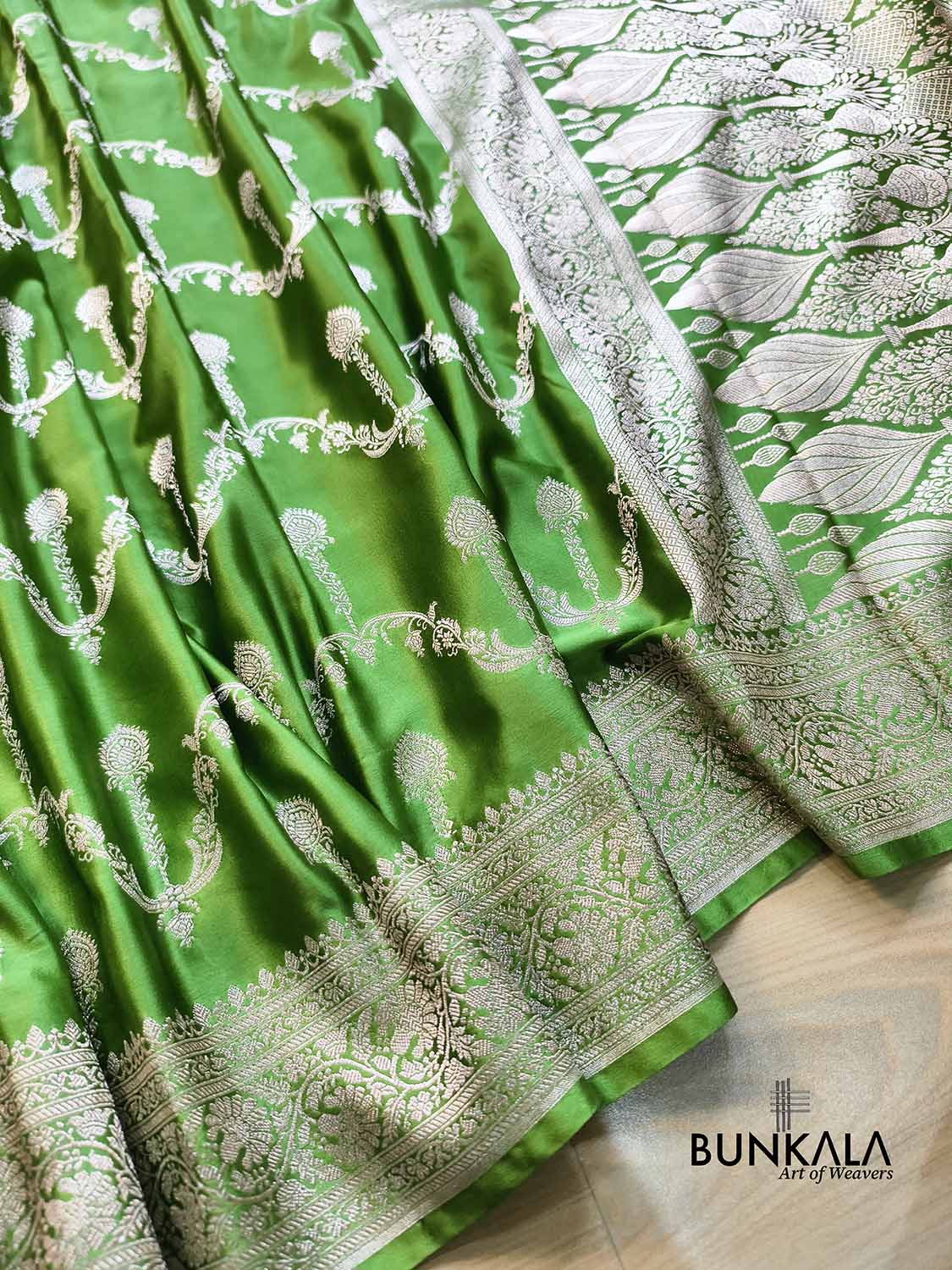 Green Jaal Sona Zari Weaved Banarasi Mashru Silk Saree