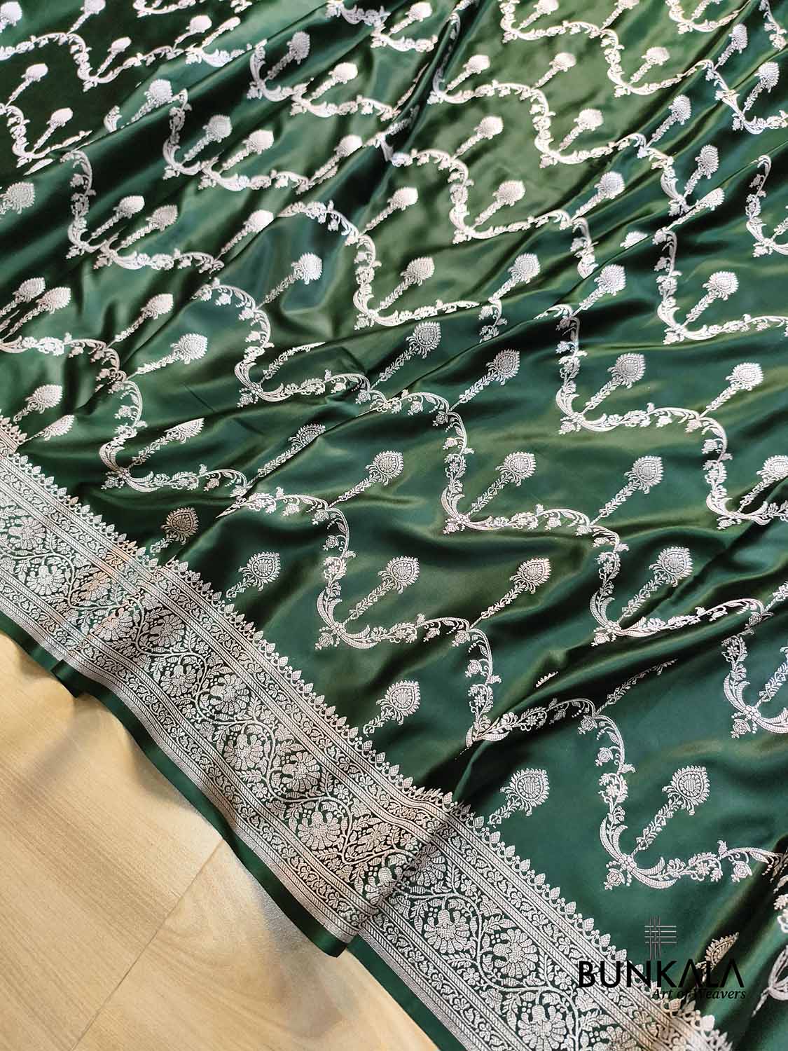 Bottle Green Sona Zari Jaal Weaved Banarasi Mashru Silk Saree