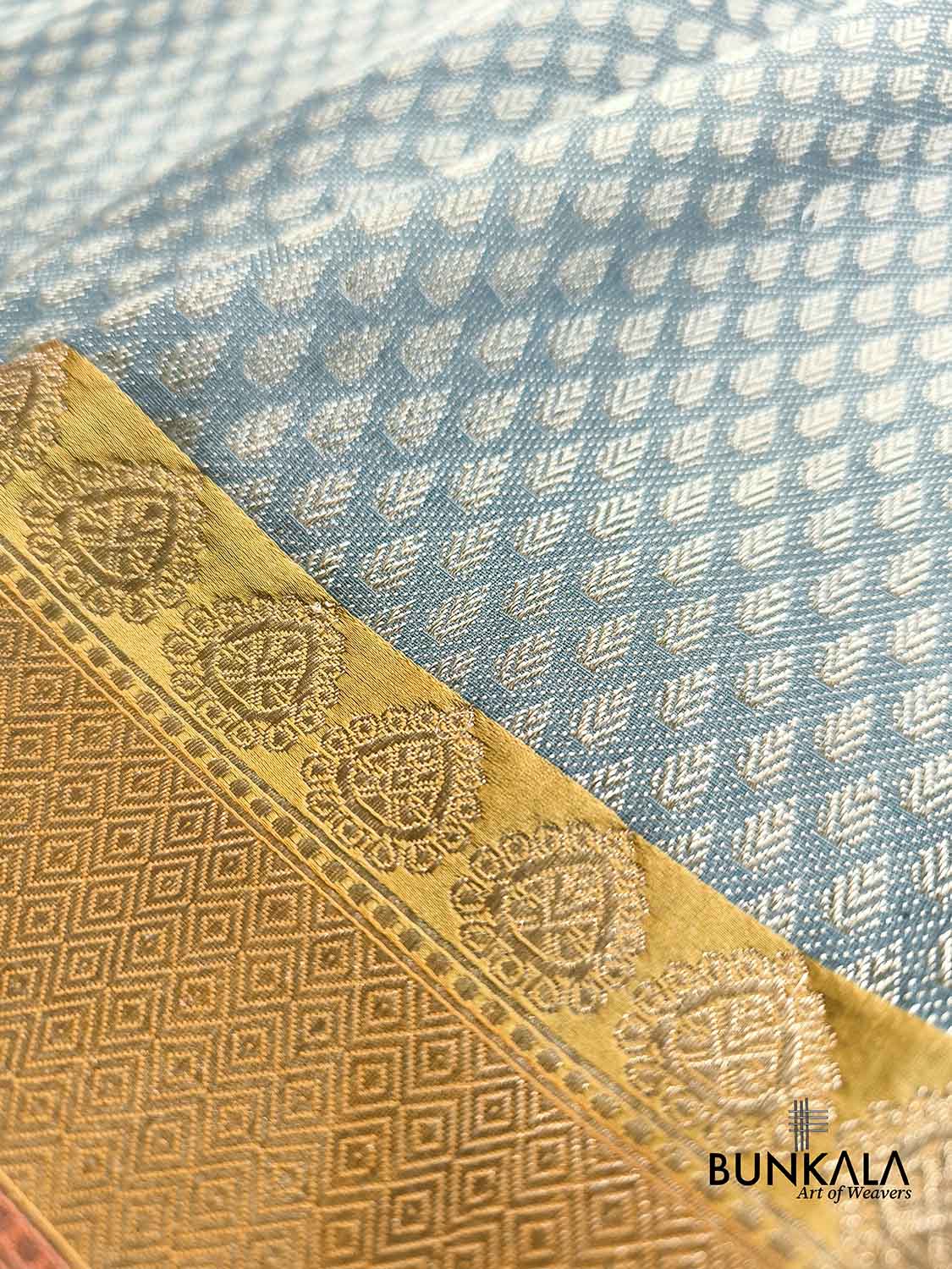 Pastel Blue Brocade Tanchui Kadwa Handweaved Banarasi Pure Katan Silk Saree Contrast Border