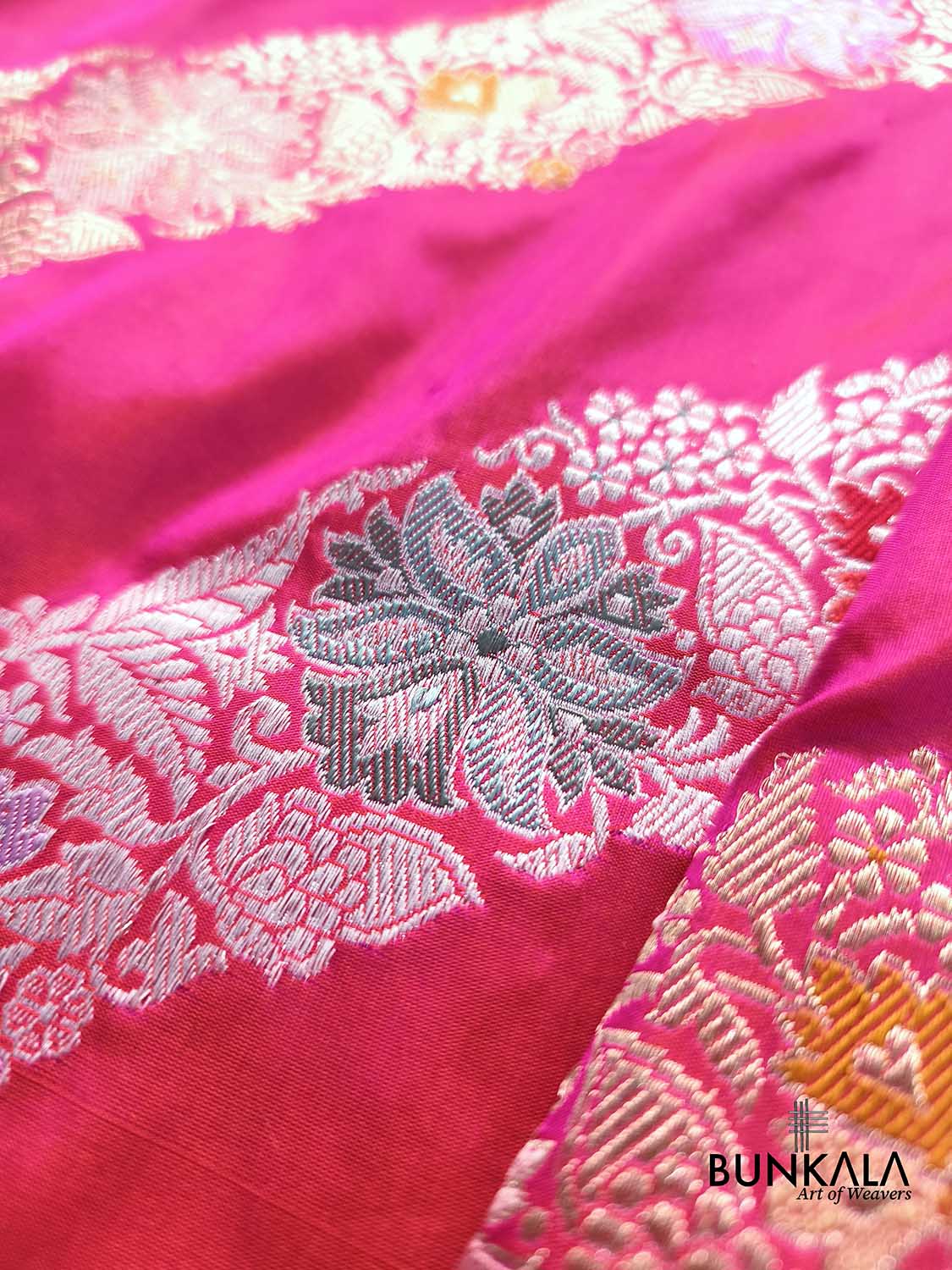 Dual Pink Shade Jangla Meenakari Stripe Kadwa Handweaved Banarasi Pure Katan Silk Saree