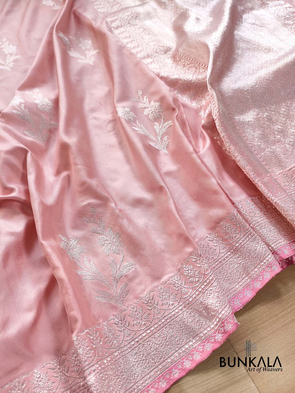 Pastel Peach Ektara Kadwa Handweaved Silver Zari Buta Banarasi Pure Katan Silk Saree