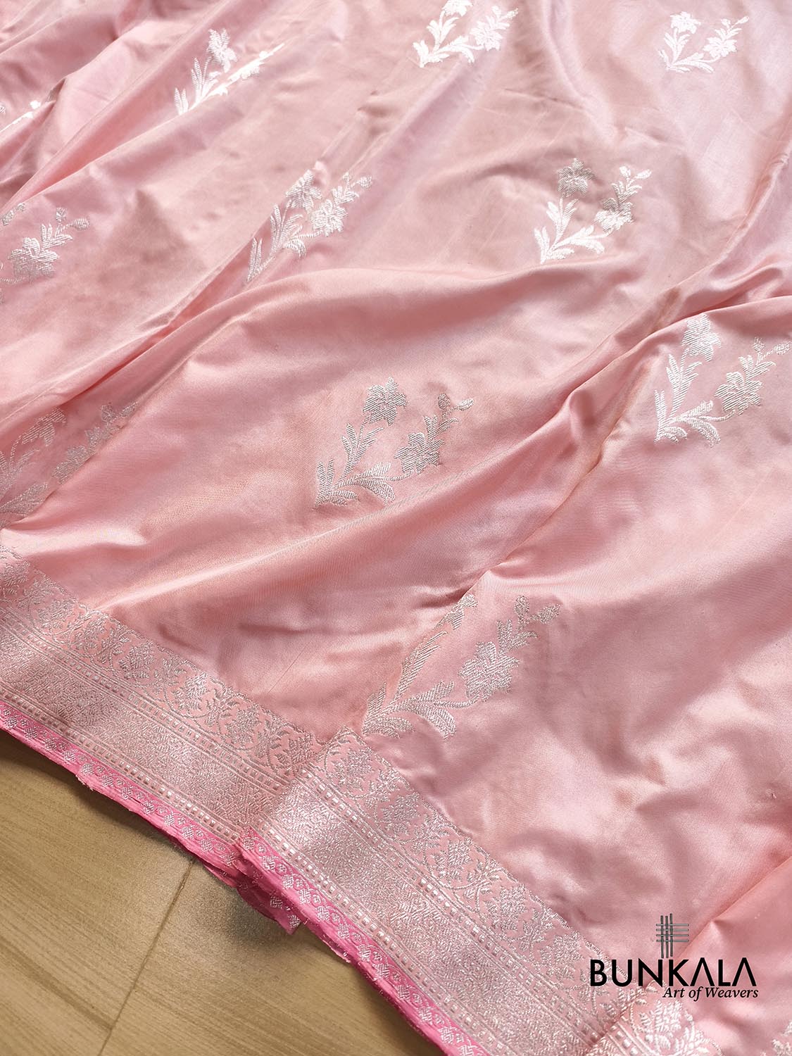Pastel Peach Ektara Kadwa Handweaved Silver Zari Buta Banarasi Pure Katan Silk Saree
