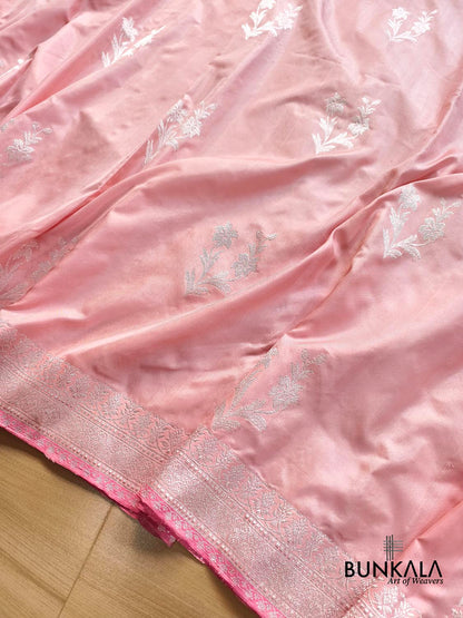 Pastel Peach Ektara Kadwa Handweaved Silver Zari Buta Banarasi Pure Katan Silk Saree