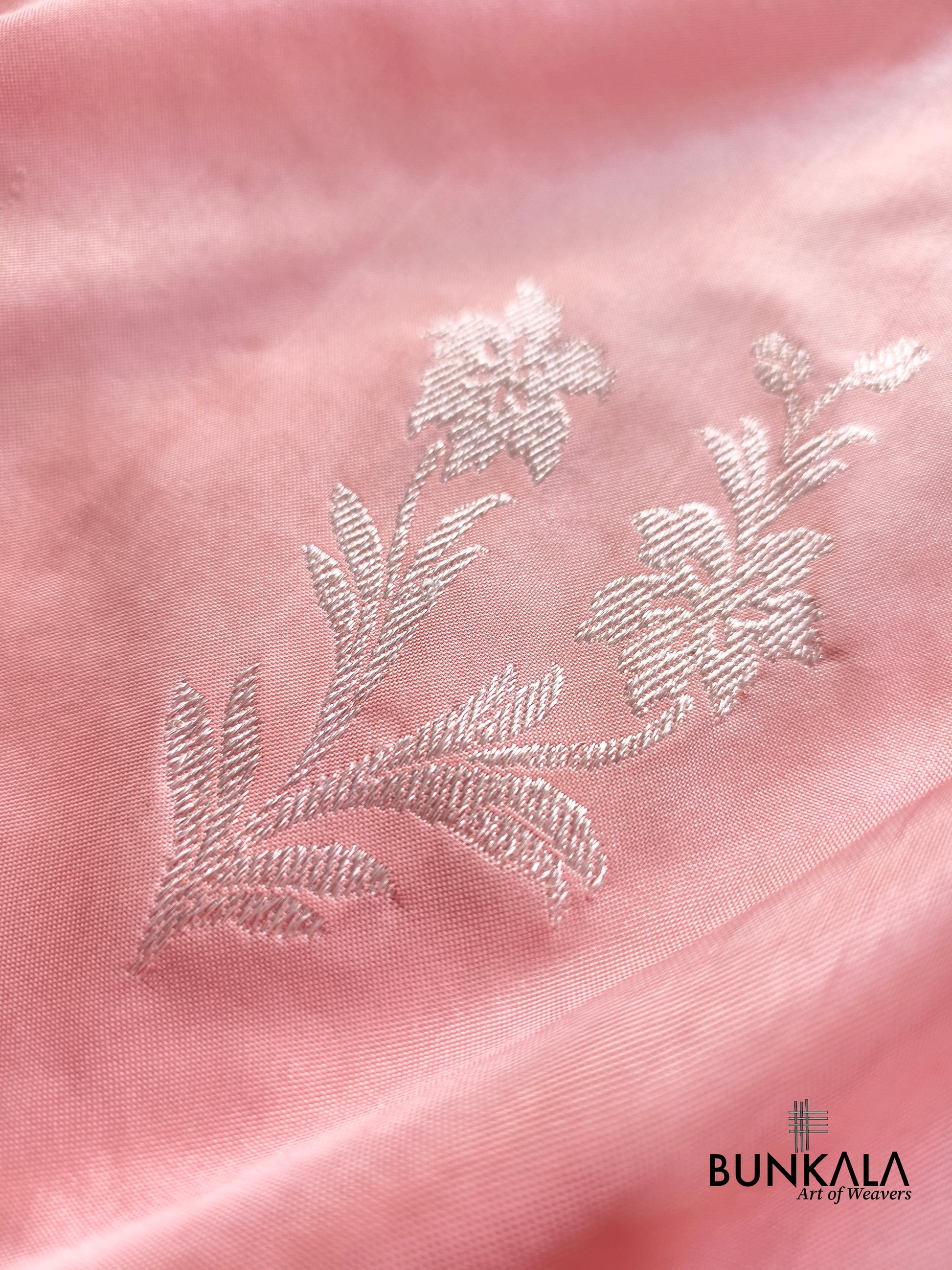 Pastel Peach Ektara Kadwa Handweaved Silver Zari Buta Banarasi Pure Katan Silk Saree