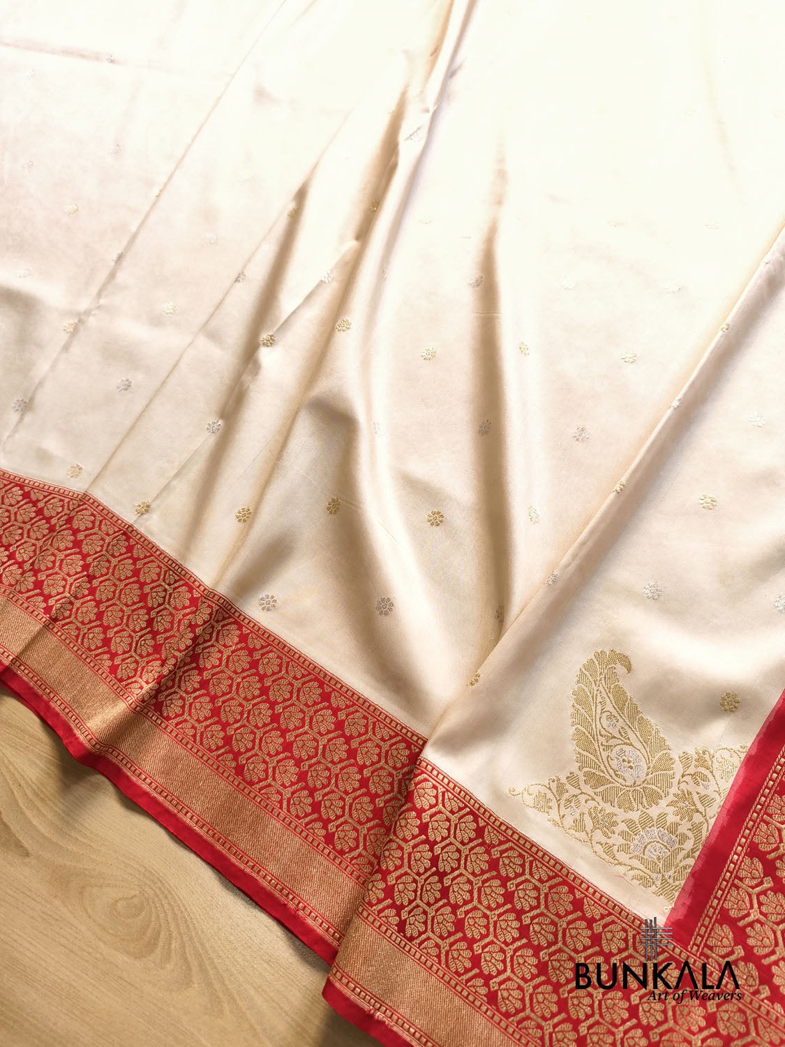 Heritage Ivory Char Ghar Rangkaat Pallu Kadwa Handweaved Banarasi Pure Katan Silk Saree