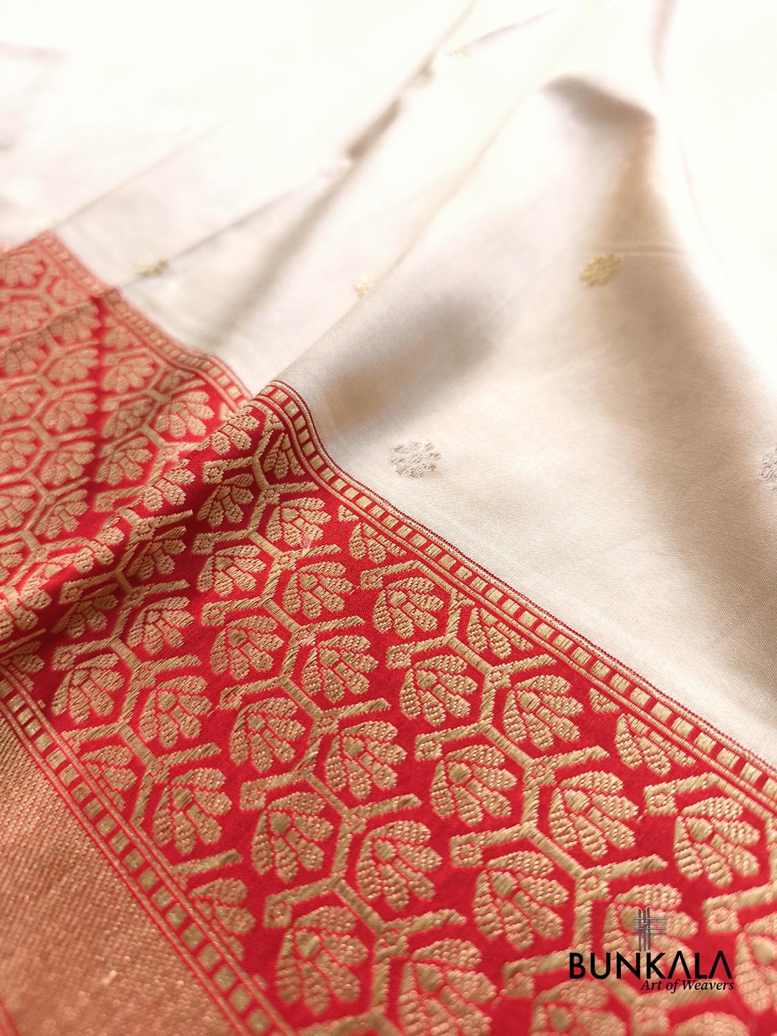 Heritage Ivory Char Ghar Rangkaat Pallu Kadwa Handweaved Banarasi Pure Katan Silk Saree