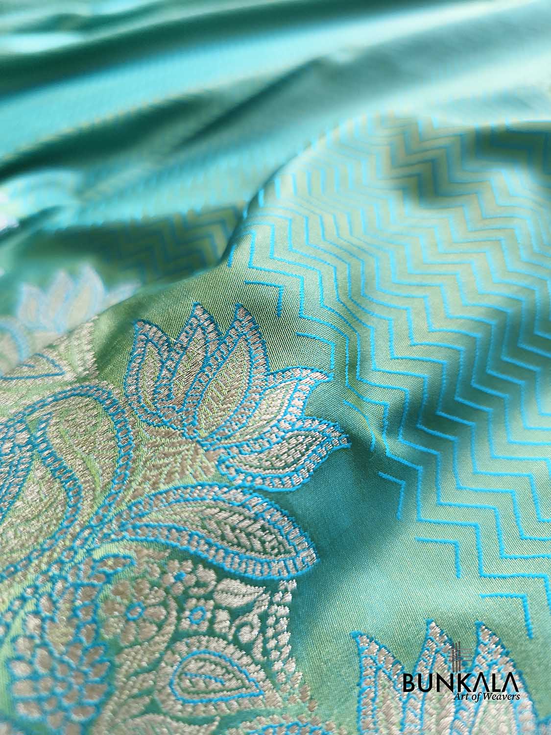 Turquoise Blue Jamewar Chevron Konia Floral Border Weaved Banarasi Mashru Silk Saree
