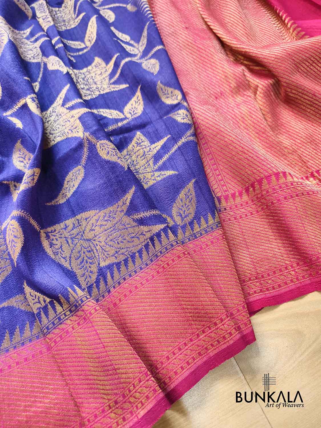 Blue Contrast Border Leaf Pattern Handloom Banarasi Pure Tussar Silk Saree