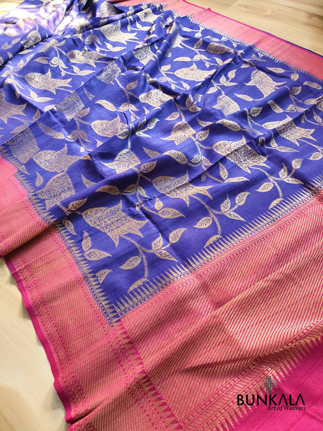 Blue Contrast Border Leaf Pattern Handloom Banarasi Pure Tussar Silk Saree