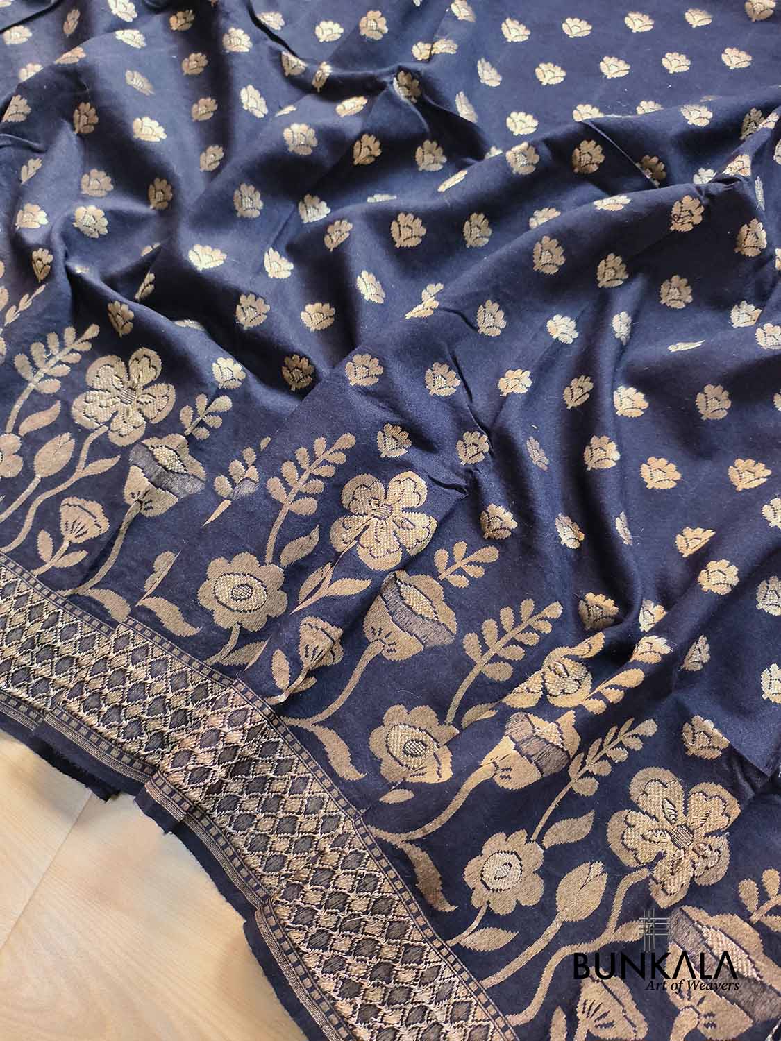 Black Big Floral Border Banarasi Handloom Pure Moonga Silk Saree