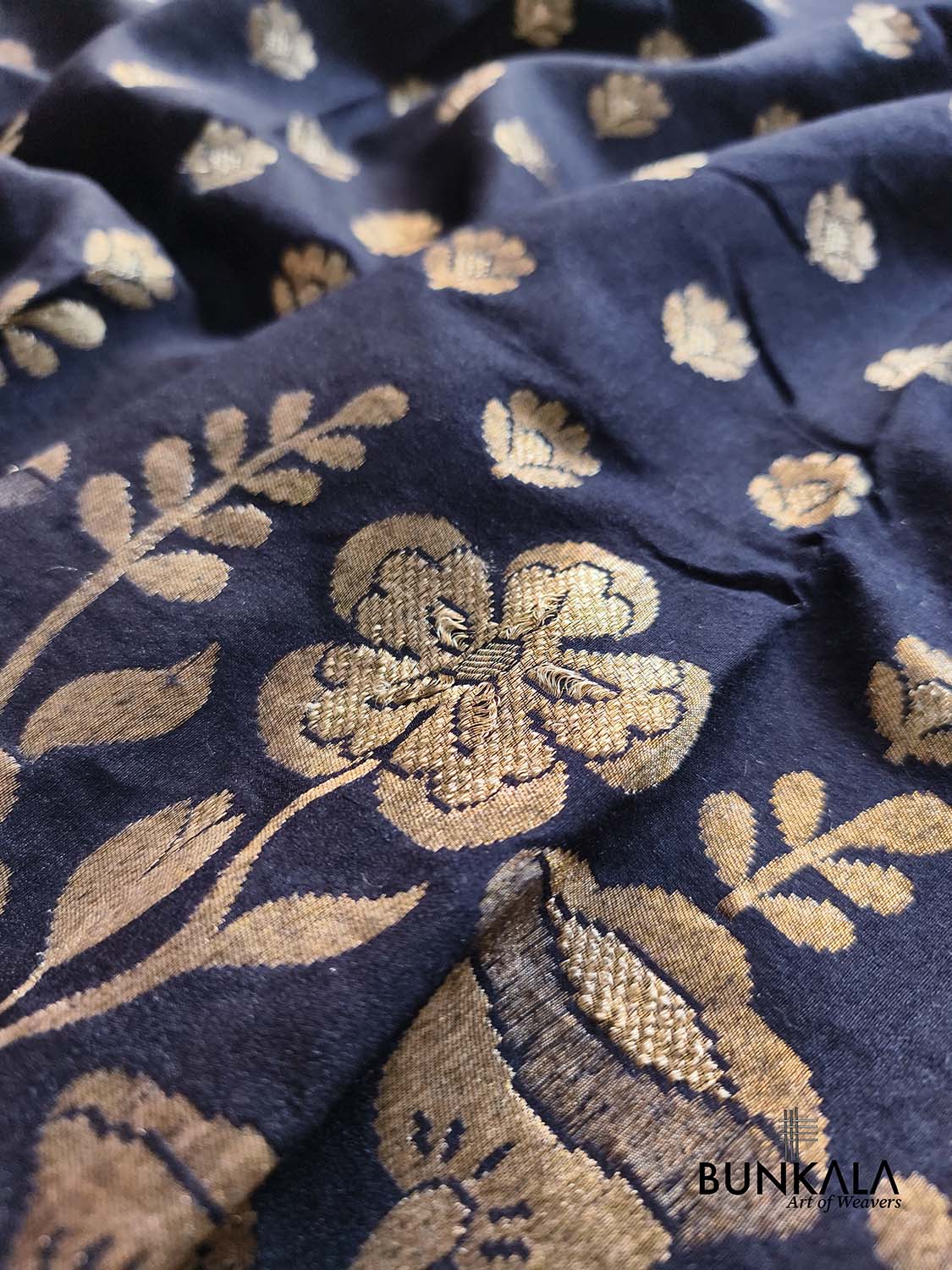 Black Big Floral Border Banarasi Handloom Pure Moonga Silk Saree