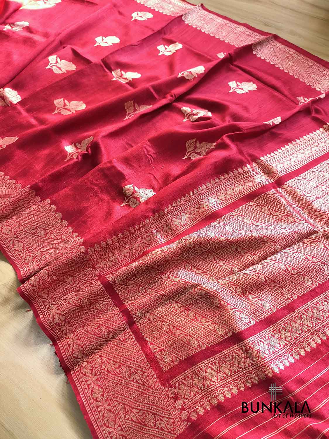 Red Rose Buta Kadwa Hand Weaved Sona Zari Banarasi Pure Raw Silk Saree