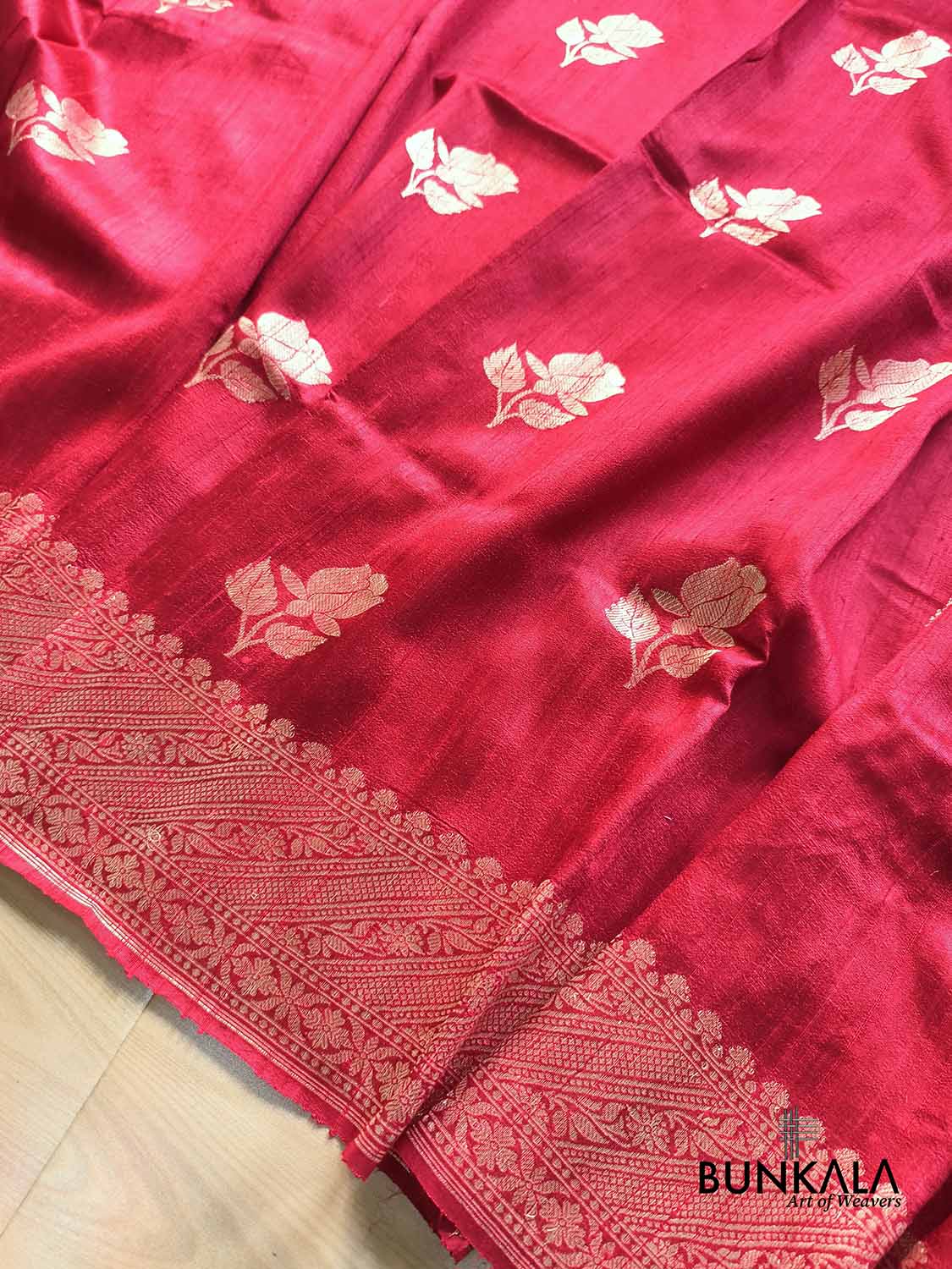Red Rose Buta Kadwa Hand Weaved Sona Zari Banarasi Pure Raw Silk Saree