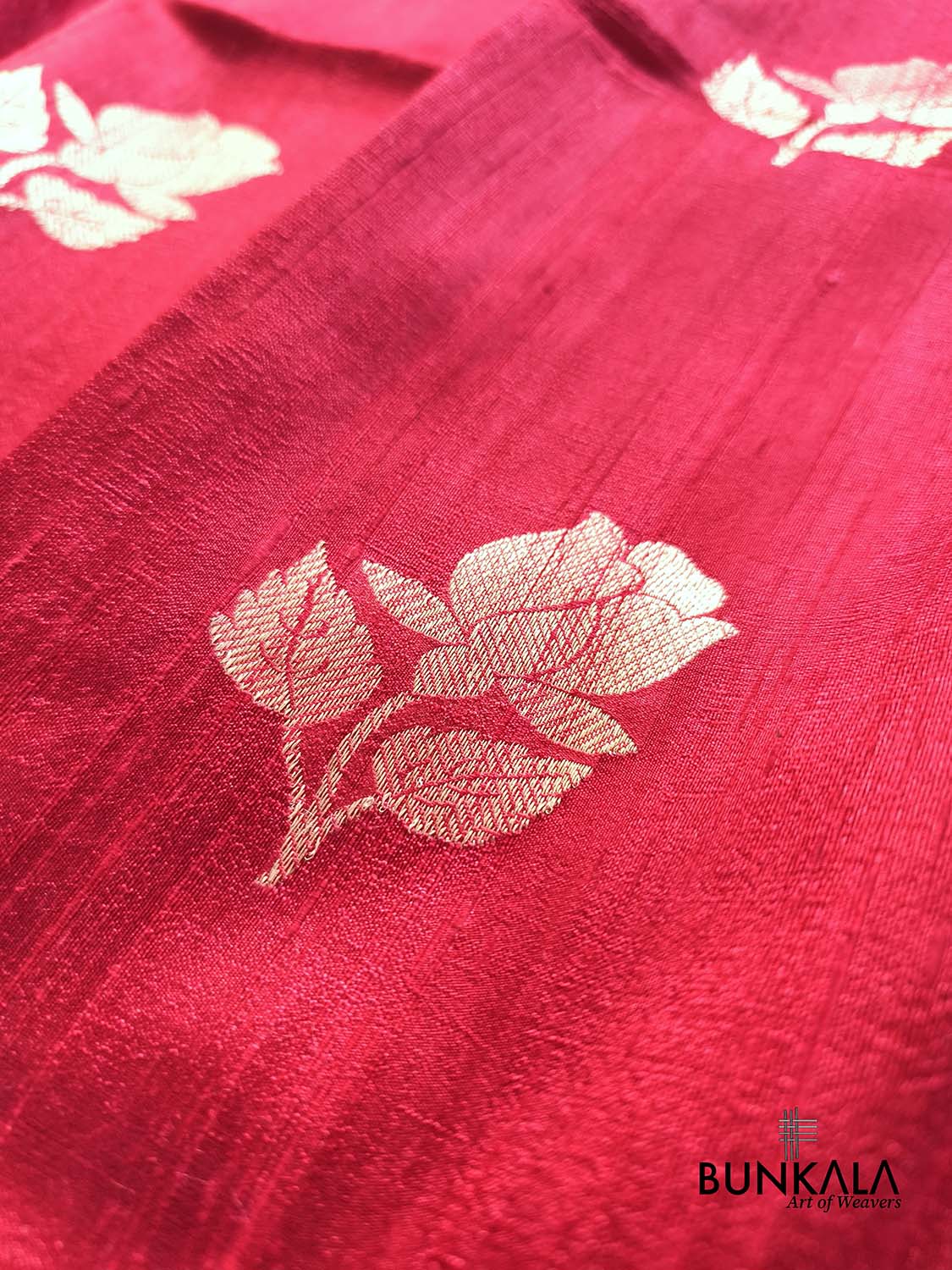 Red Rose Buta Kadwa Hand Weaved Sona Zari Banarasi Pure Raw Silk Saree