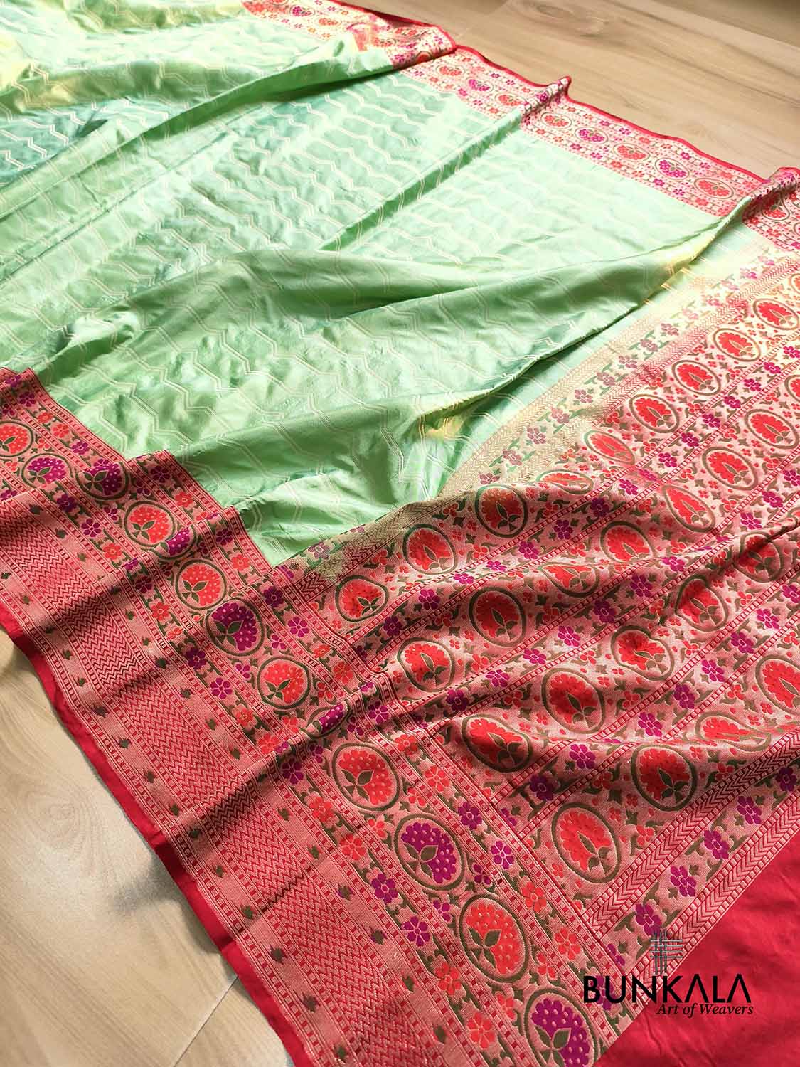 Pastel Green Jamdani Kadiyal Meenakari Red Border Handloom Banarasi Pure Katan Silk Saree