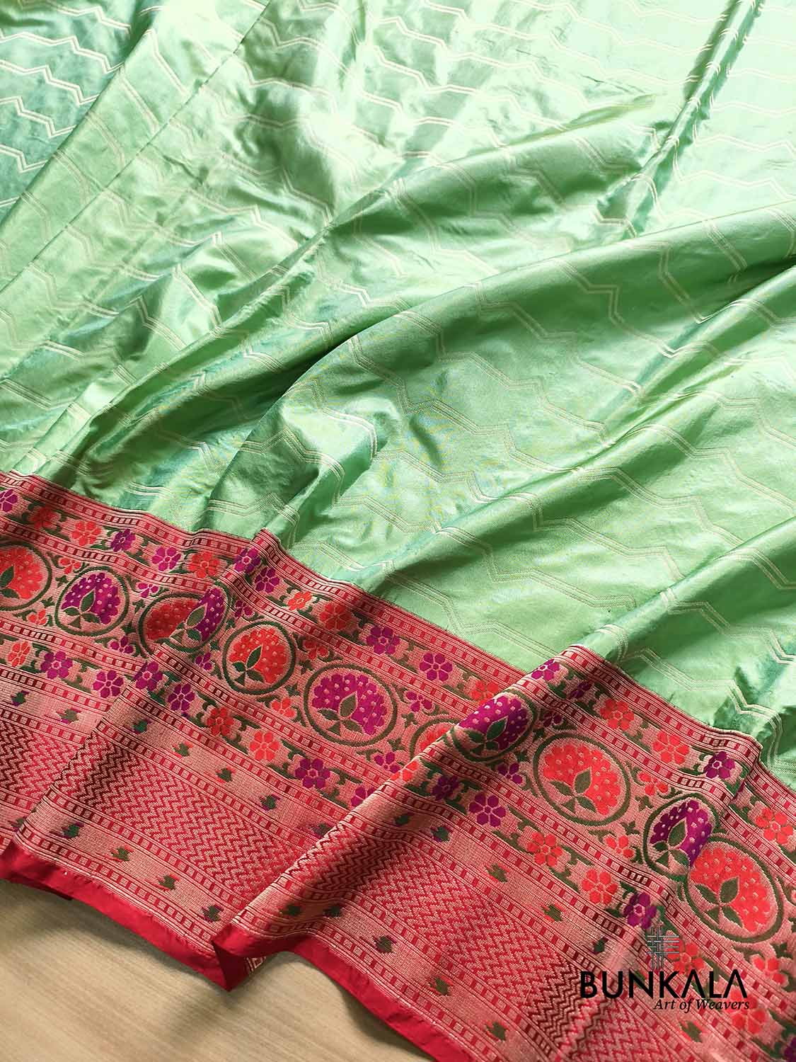 Pastel Green Jamdani Kadiyal Meenakari Red Border Handloom Banarasi Pure Katan Silk Saree