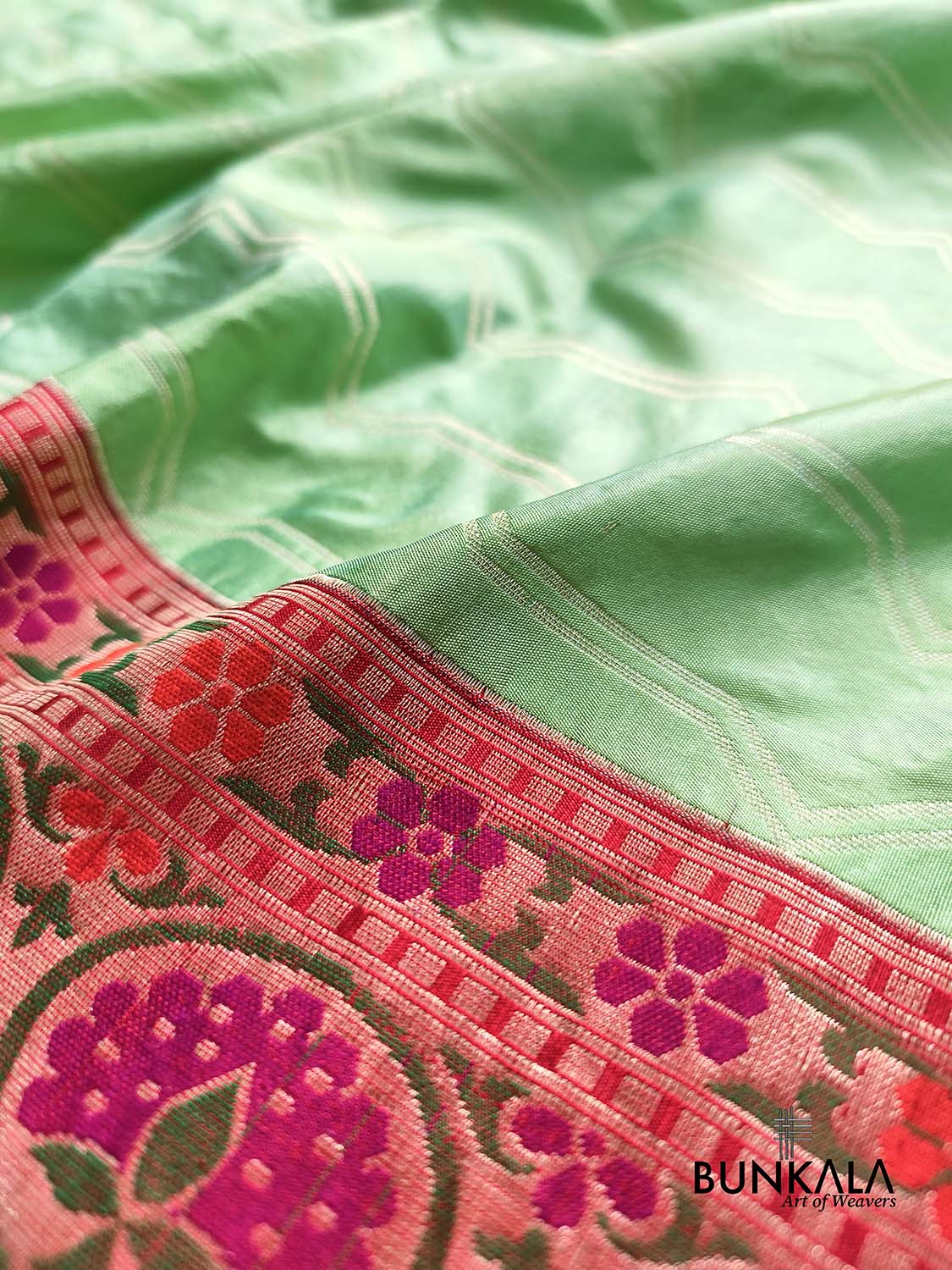Pastel Green Jamdani Kadiyal Meenakari Red Border Handloom Banarasi Pure Katan Silk Saree