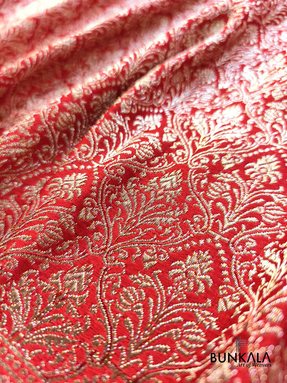 Bridal Red Traditional Floral Jaal Allover Sona Zari Brocade Weaved Banarasi Mashru Silk Saree