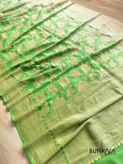 Ombre Parrot Green Rose Motif All Over Handloom Banarasi Pure Georgette Silk Saree