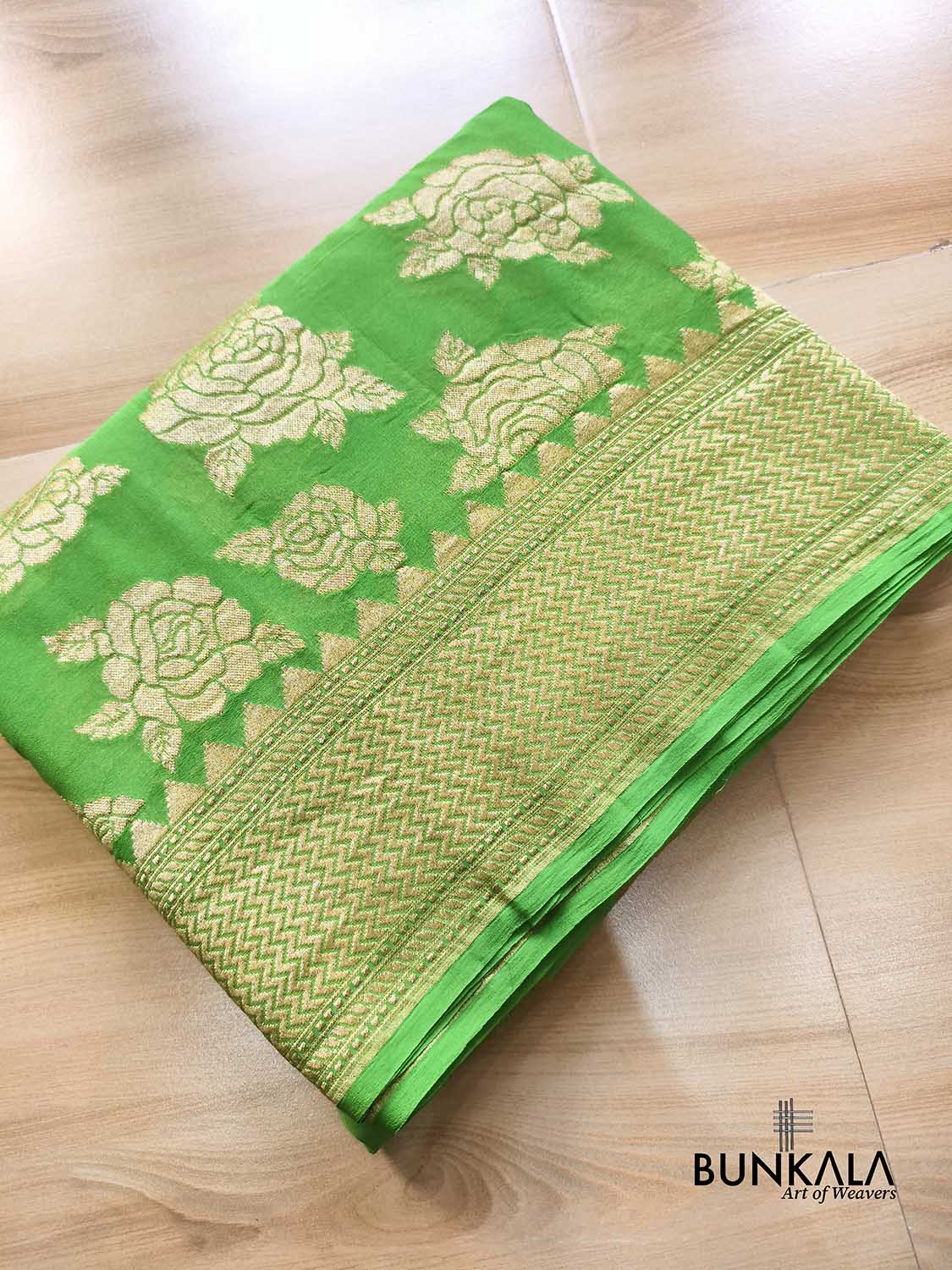 Ombre Parrot Green Rose Motif All Over Handloom Banarasi Pure Georgette Silk Saree
