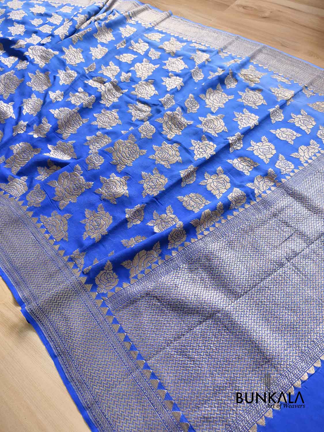 Ombre Royal Blue Rose Motif All Over Handloom Banarasi Pure Georgette Silk Saree