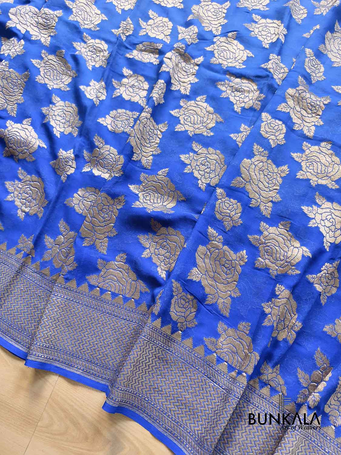Ombre Royal Blue Rose Motif All Over Handloom Banarasi Pure Georgette Silk Saree