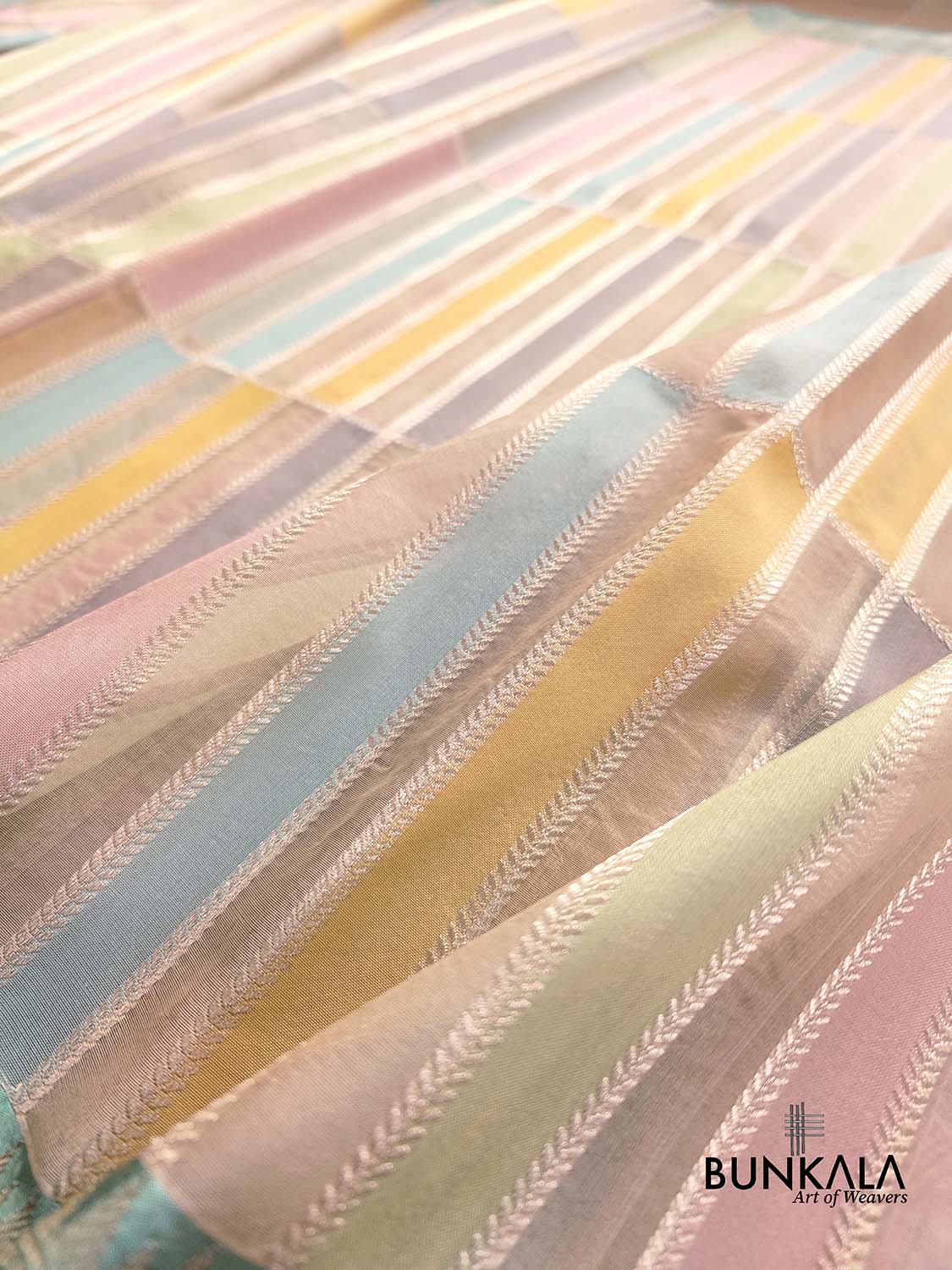 Multicolor Rangkaat Kadwa Handweaved Banarasi Pure Organza Silk Saree