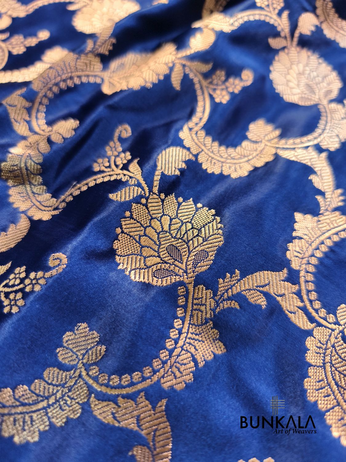 Navy Blue Floral Jaal Banarasi Mashru Silk Saree 