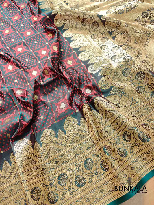 Green and Red Two Tone Jamewar Weaved Soft Mashru Silk Checks Design Banarasi Saree