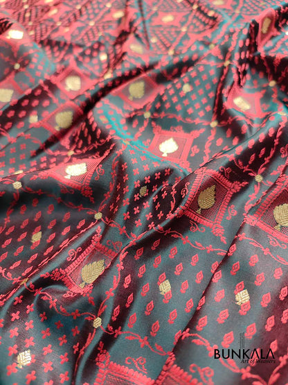Green and Red Two Tone Jamewar Weaved Soft Mashru Silk Checks Design Banarasi Saree